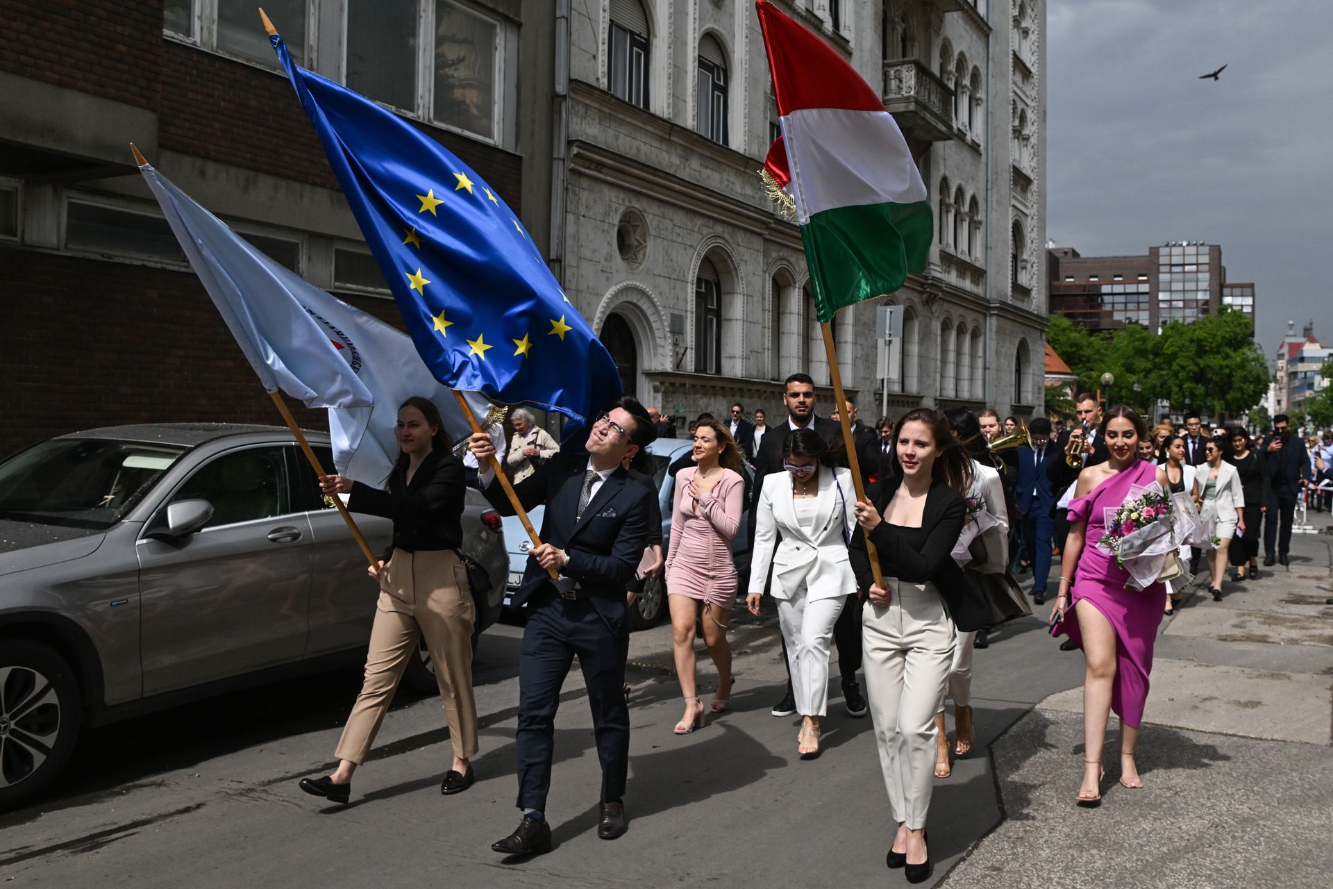 Ballagó orvostanhallgatók: lesz, akit elveszít a világszínvonalú magyar egészségügy